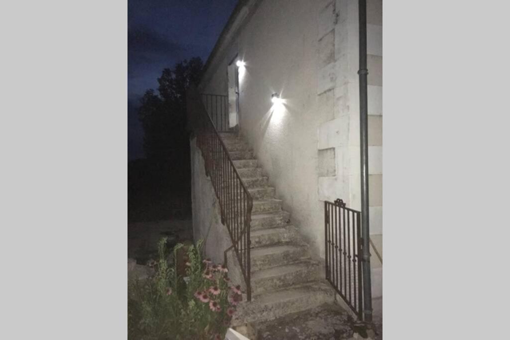 Logement Independant Le Poulailler Proche Guedelon Treigny Exterior foto