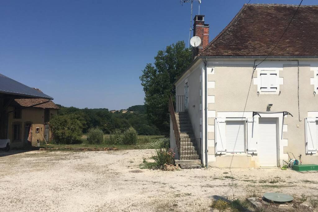 Logement Independant Le Poulailler Proche Guedelon Treigny Exterior foto